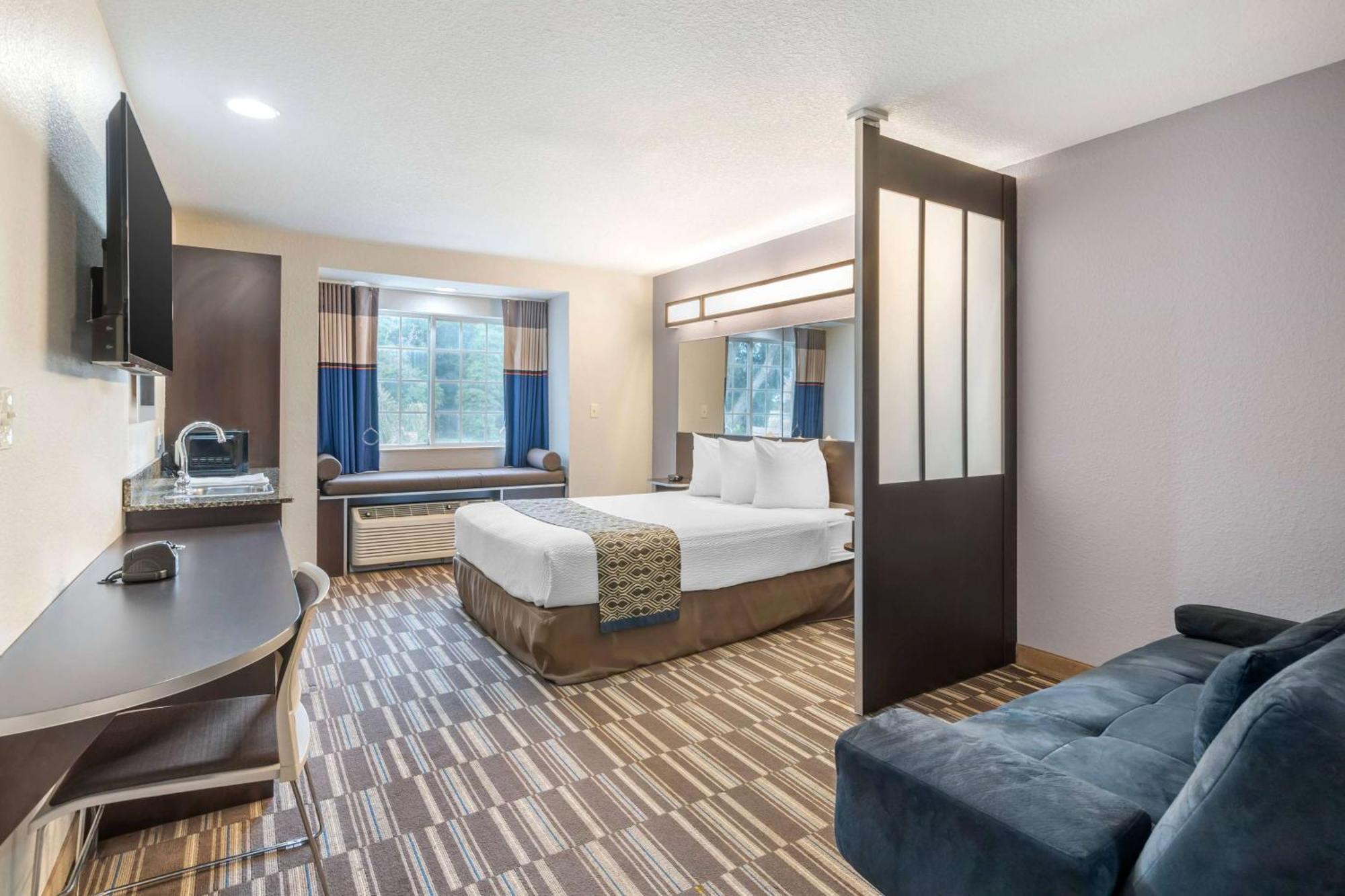 Microtel Inn & Suites By Wyndham Brooksville Ridge Manor Bagian luar foto